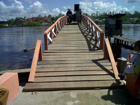 Kondisi Jembatan Merdeka  setelah selesai dibangun " MERDEKA "
